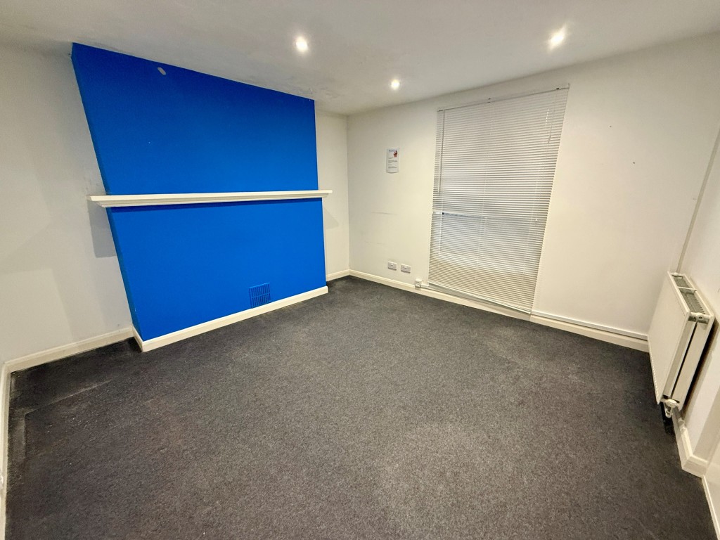 Lot: 74 - OFFICES WITH POTENTIAL FOR RESIDENTIAL CONVERSION - Basement room two